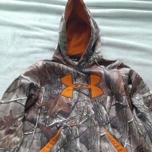 Boy's Under Armour Camo hoodie size Medium
